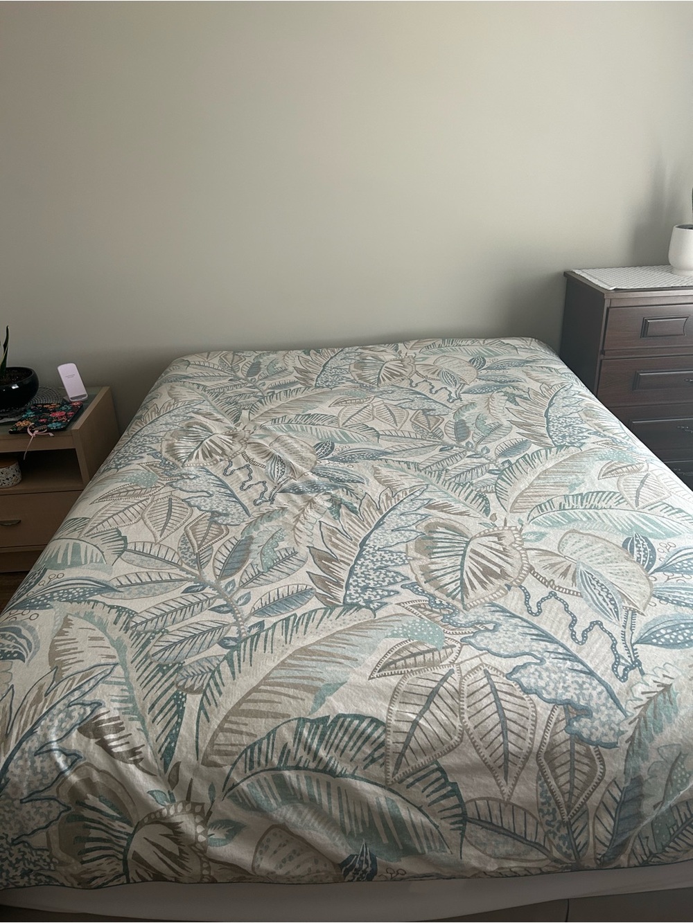 QE Home Queen Reversible  Duvet Cover and Pillow Shams